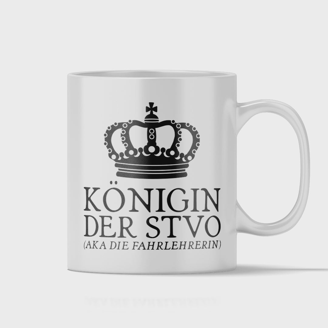 Fahrlehrer Tasse - Königin der StVO aka die Fahrlehrerin (Fahrschule, Geschenk)